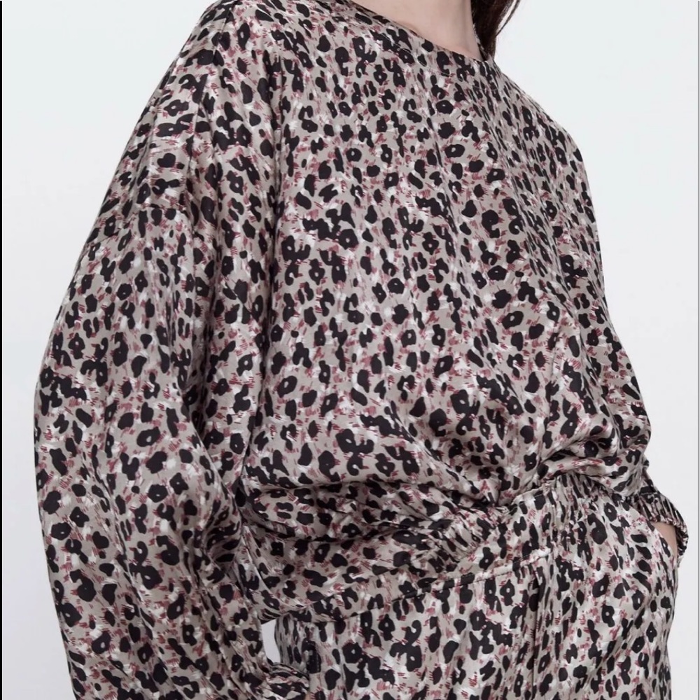 Zara SATIN LONG BELL SLEEVE OVERSIZED BLOUSE TOP LEOPARD Size XS NEW